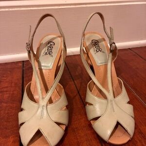 Carlos by Carlos Santana Beige Leather Slingback Heels